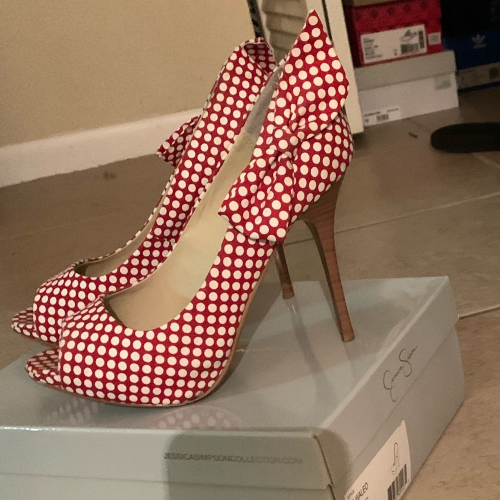 Jessica Simpson Waleo